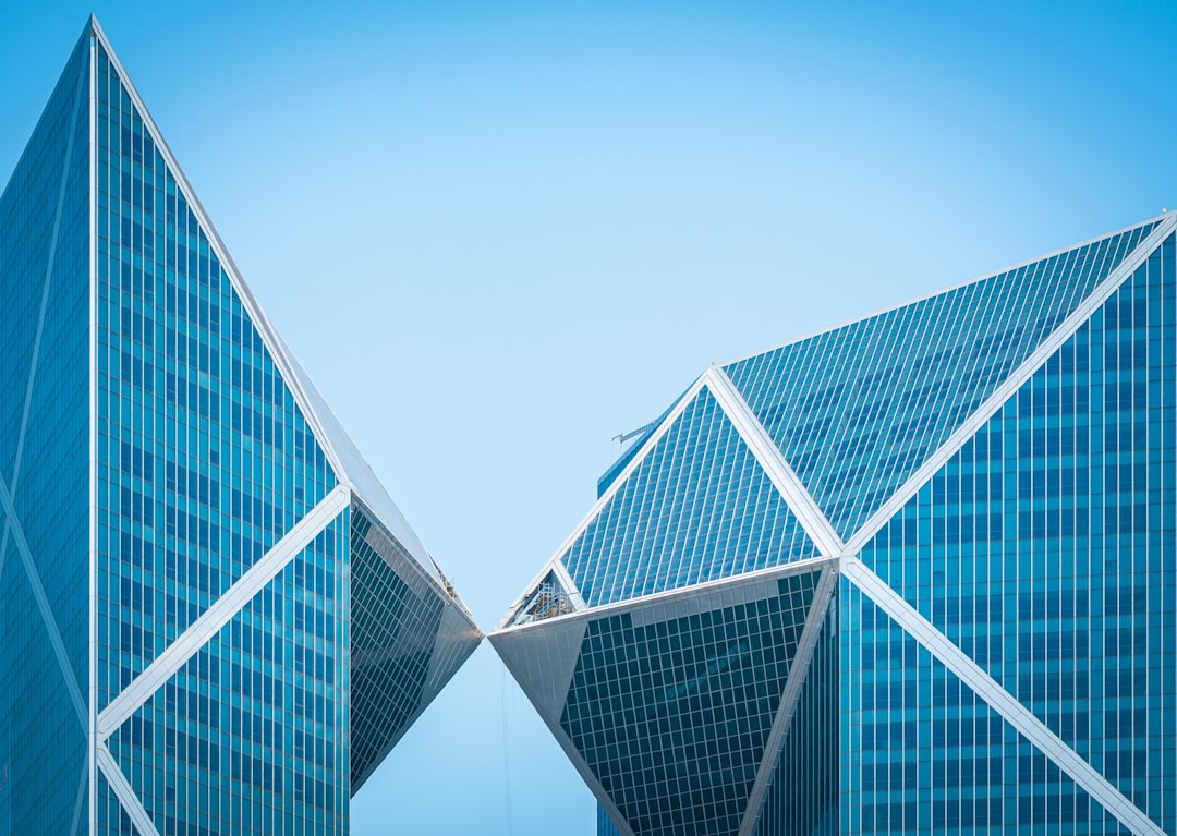השוואה בין קופת גמל S&P לקרן ETF אמריקאית